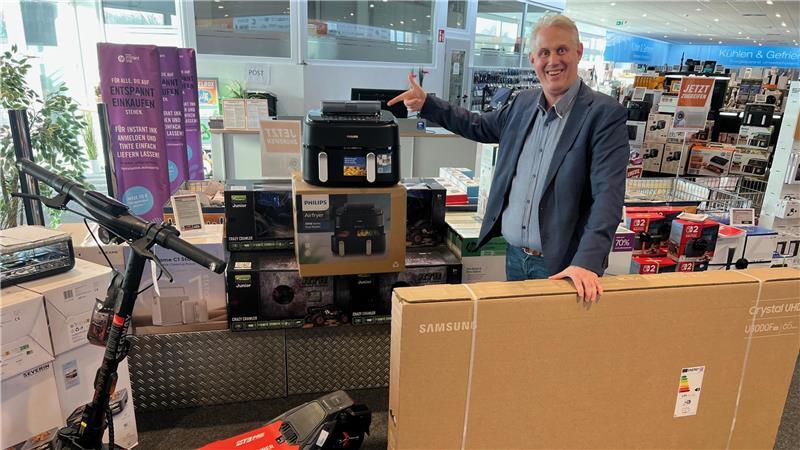 Mark Seifert, Filialleiter bei Expert Bening in Stade, hat drei Angebote aus seinem großen Sortiment herausgesucht.
