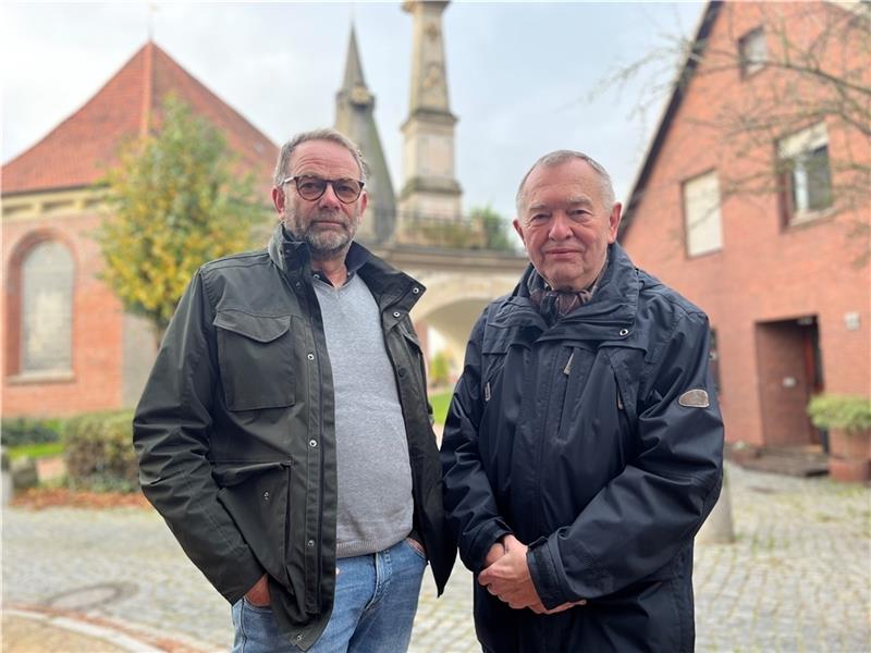 Marktmeister a.D.: Jan Piepen brink (links) dankt Peter Lühmann.