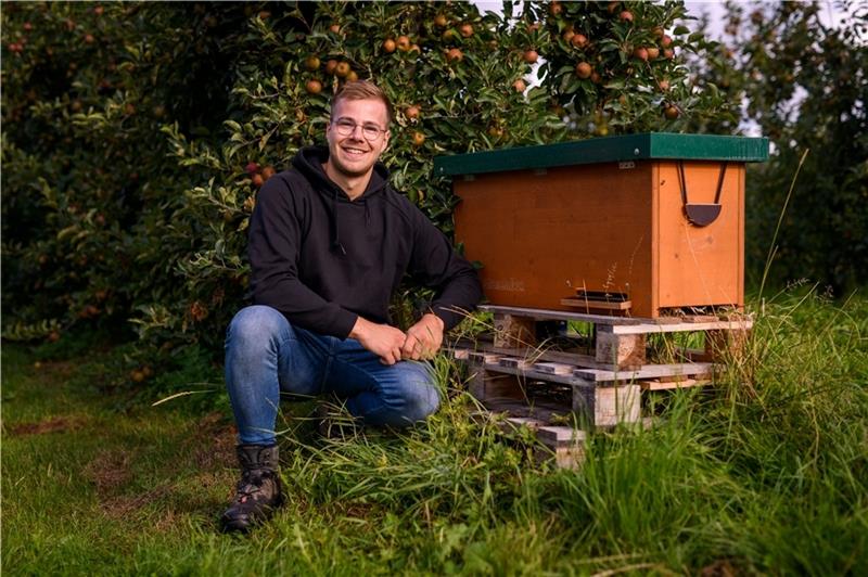 Markus Clever bewirtschaftet seinen Betrieb ökologisch. Bienenvölker gehören auch dazu. Foto: Oliver Doll