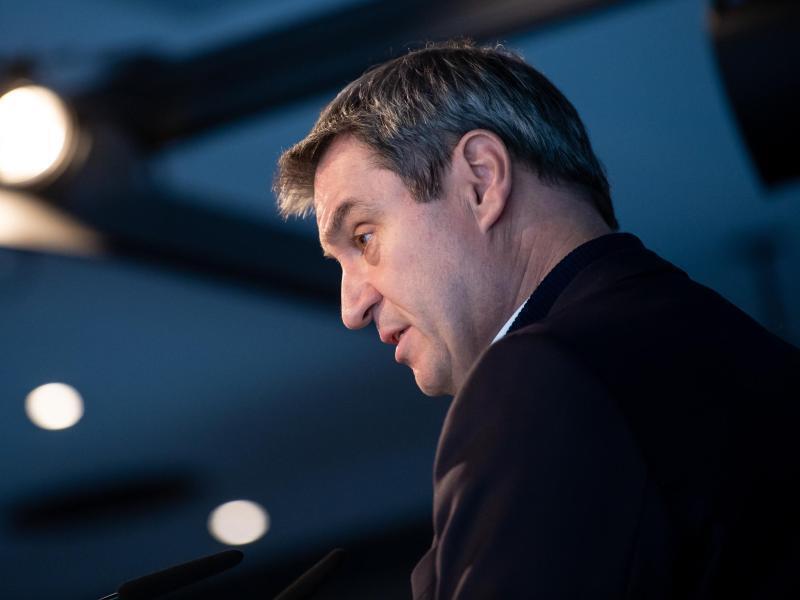 In Bayern dürfen 10.000 Fans ins Stadion – in Niedersachsen 500 Markus Söder kündigte erneut Lockerungen für den Sport in Bayern an. Foto: Sven Hoppe/dpa
