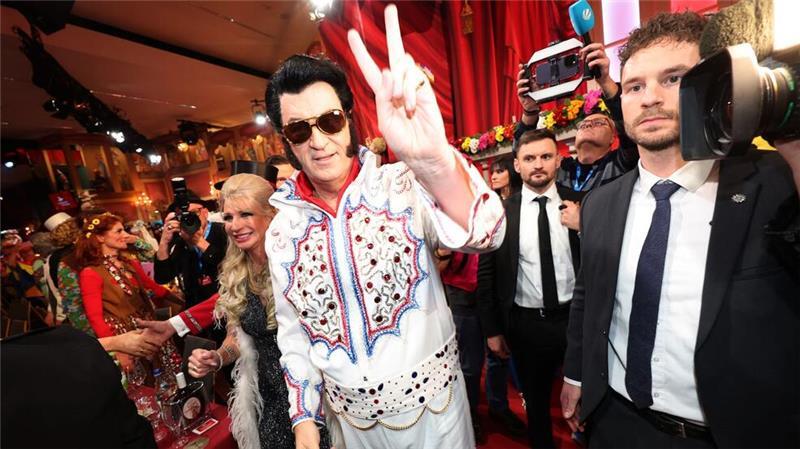 Markus Söder und seiner Frau Karin Baumüller-Söder kommen zur Livesendung des Bayerischen Rundfunks „Fastnacht in Franken“ in die Mainfrankensäle.