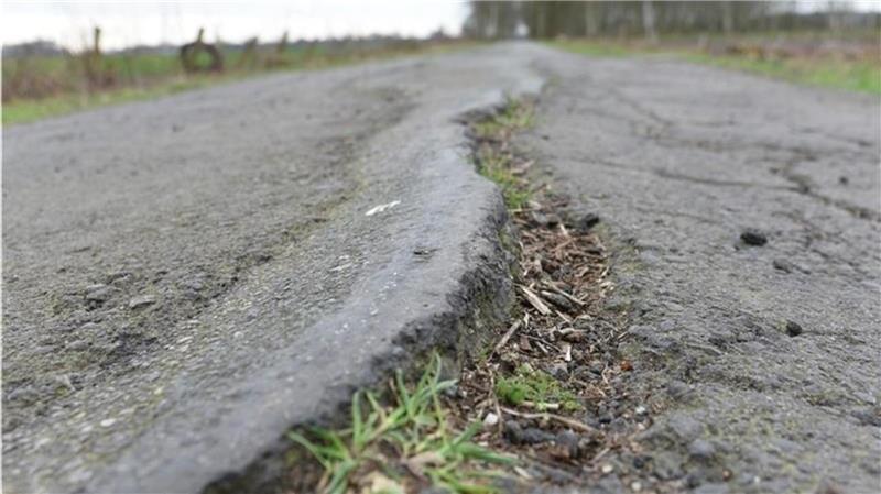 Marode Straßen sorgen in der Samtgemeinde Horneburg immer wieder für Frust und Gefahren (Symbolbild).