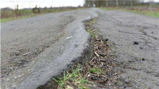 Marode Straßen sorgen in der Samtgemeinde Horneburg immer wieder für Frust und Gefahren (Symbolbild).