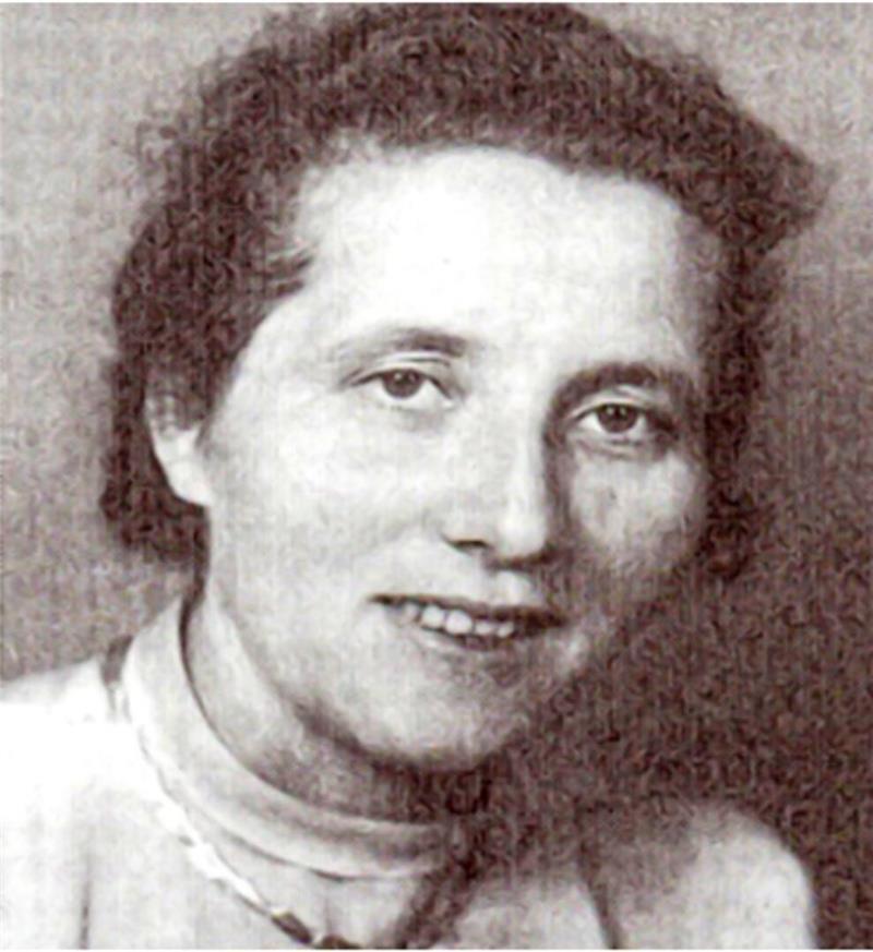 Marta Damkowski.