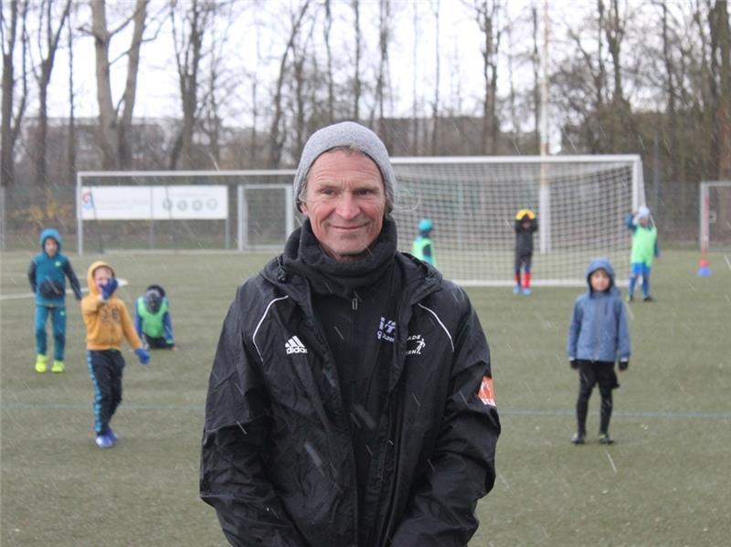 Martin Bube trainiert selbst Nachwuchsmannschaften beim VfL Güldenstern Stade und sucht derzeit neue Trainer für die Jugend . Foto: Bröhan