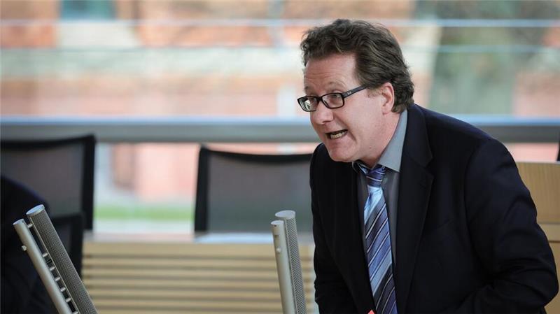 SPD scheitert mit Antrag auf Überprüfung des Abiturschnitts Martin Habersaat, Bildungssprecher der Schleswig-Holsteiner SPD-Fraktion, möchte in einer Studie die Abiturprüfungen des Landes untersuchen lassen.