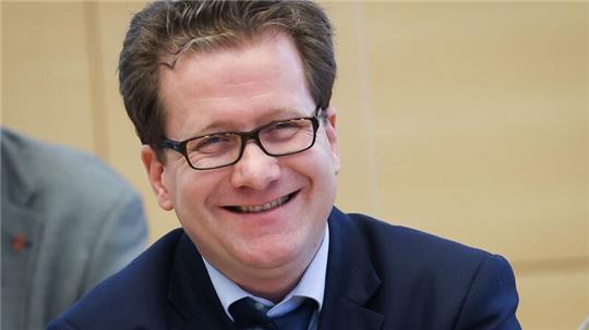Martin Habersaat (SPD), stellvertretender Vorsitzender der SPD-Fraktion und bildungspolitischer Sprecher seiner Fraktion im Landtag von Schleswig-Holstein, spricht in einer Sitzung des Landtags.