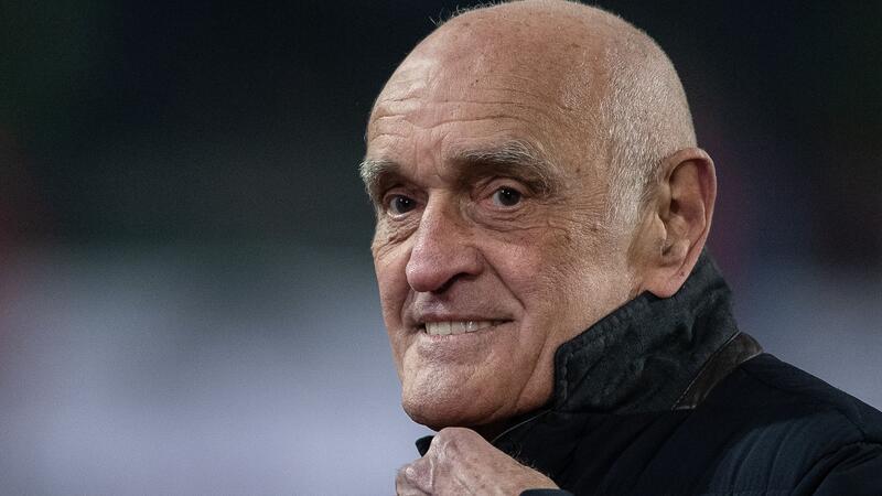 96-Boss Kind befürchtet Scheitern des Investoren-Prozesses Martin Kind, Geschäftsführer von Hannover 96, ist vor dem Spiel im Stadion. Kind glaubt nicht mehr an den Einstieg eines Investors in den deutschen Profi-Fußball.
