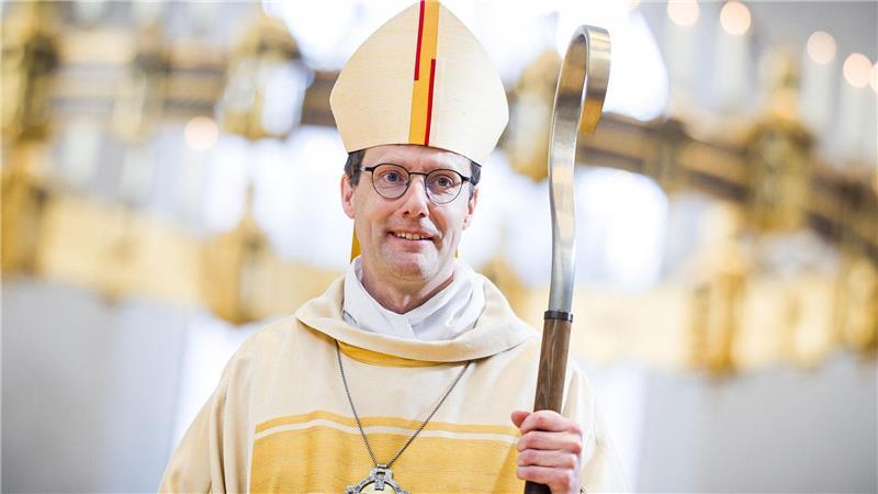 Martin Marahrens wird im Hildesheimer Dom zum Bischof geweiht.