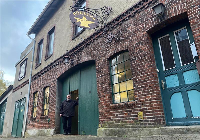 Martin Porsches Handwerkskunst hat am Buxtehuder Liebfrauenkirchhof eine lange Tradition.