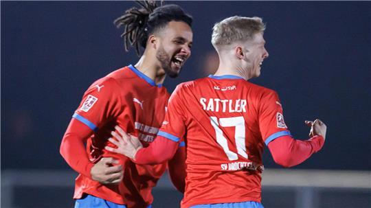 Martin Sattler (rechts) war einer der wenigen D/A-Spieler, die bei der 0:2-Niederlage in Norderstedt eine gute Leistung boten.
