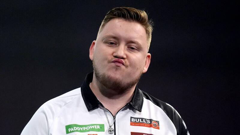 Ein Abziehbild: Schindlers Scheitern bei der Darts-WM Martin Schindler ist nach diversen Fehlwürfen auf die Doppelfelder bedient.