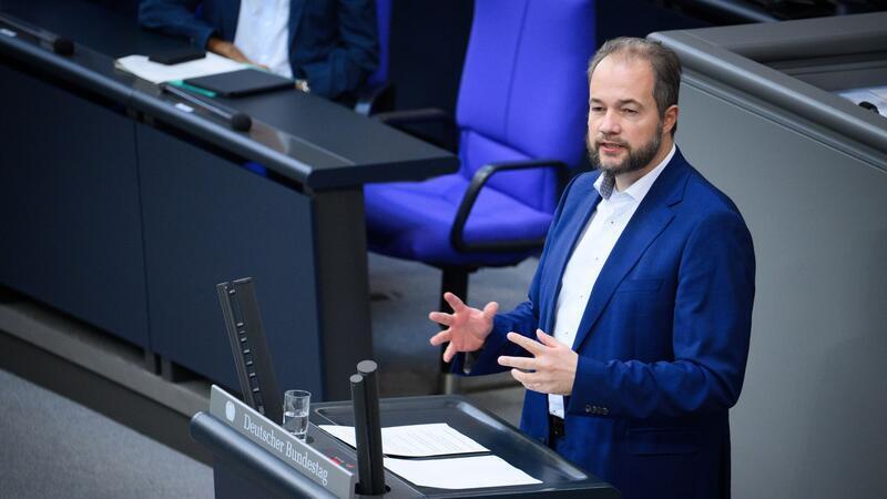 Martin Sichert (AfD) spricht in einer Plenarsitzung im Deutschen Bundestag. (Archivbild)