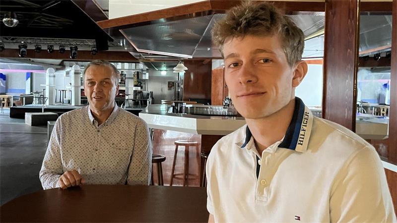 Martin (links) und Jannis Roes sind noch geschockt von den Ereignissen: „Wir müssen das erst einmal sacken lassen.“
