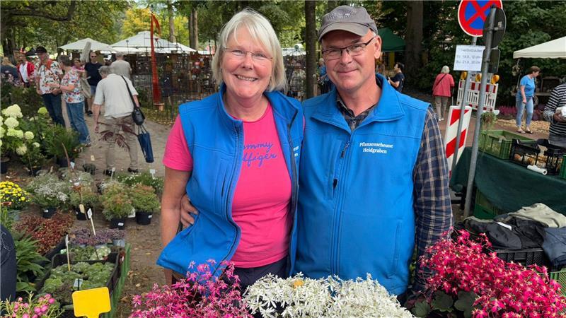 Martina und Axel Heidmann aus Heidgraben waren zum dritten Mal auf dem Harsefelder Herbstzauber und verkauften ihre Pflanzen.