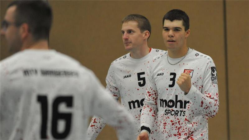 Faustball-Legende auf der Tribüne: Sein Sohn spielt für Wangersen Marvin Becker übernimmt im Angriff des MTV Wangersen viel Verantwortung.