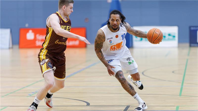 Play-offs: Die Stader können die Offensive der Basket Juniors nicht eindämmen Marvin Boadu und der VfL Stade verloren in Oldenburg letztlich deutlich.