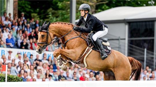 Marvin Jüngel konnte seinen Sieg beim deutschen Spring-Derby aus dem Vorjahr wiederholen.