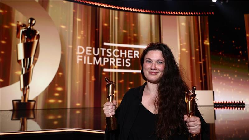 Deutscher Filmpreis: Und dann spricht Wim Wenders Mascha Schilinskis „In die Sonne schauen“ gewann zehn Auszeichnungen.