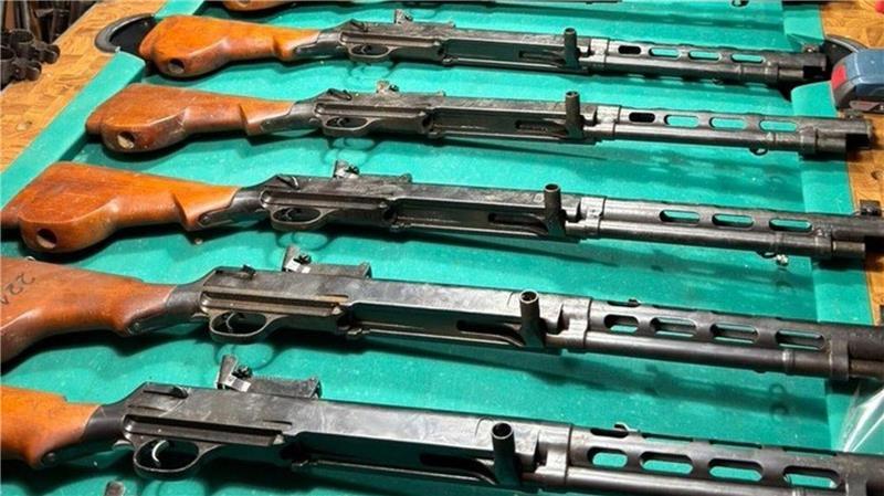 Weiterer Geheimraum mit Waffen in Remscheid entdeckt Maschinengewehre wurden sichergestellt.