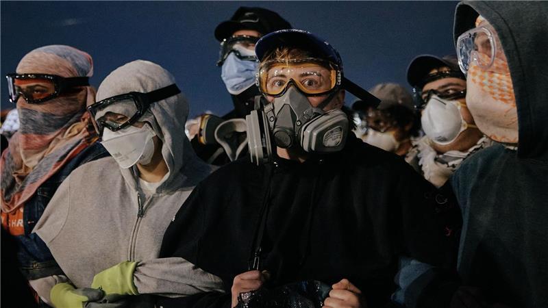 Maskierte Demonstranten gegen die US-Einwanderungsbehörde ICE