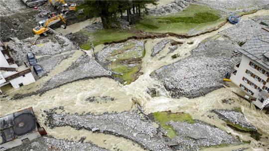 Massive Gewitter und Regenfälle führten in der Schweiz zu einer Überschwemmungssituation mit großflächigen Erdrutschen.