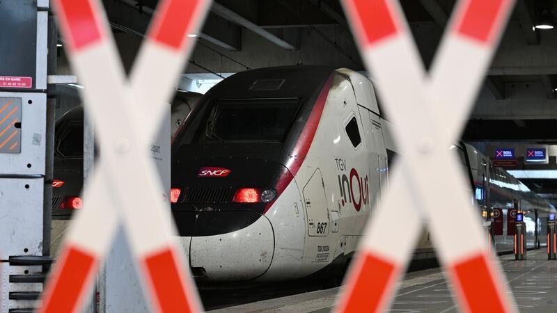 Angriff auf Bahnnetz vergrößert Sorgen rund um Olympia Massive Zugausfälle und Verspätungen werden wohl das ganze Wochenende andauern.