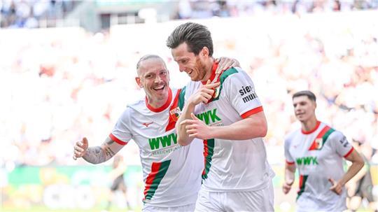 Matchwinner per Doppelpack: Augsburg-Stürmer Michael Gregoritsch (Mitte).