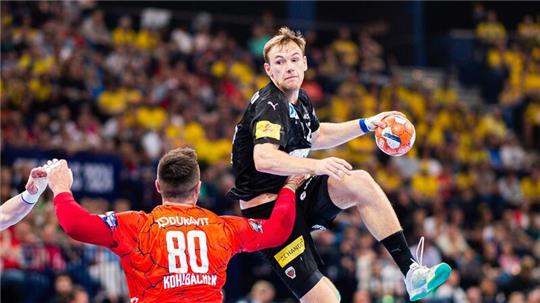 Mathias Gidsel (r) und die Füchse stehen erneut im Finale der European League.