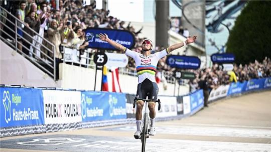 Mathieu van der Poel gewann nach der Flandern-Rundfahrt auch Paris-Roubaix.