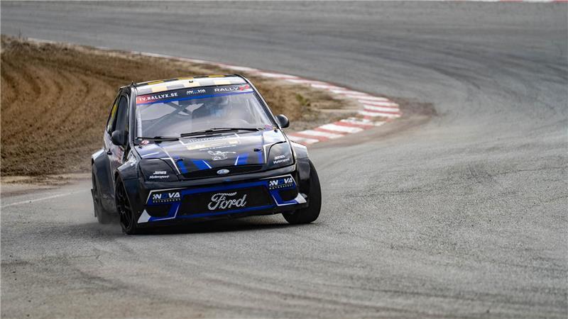 Mats Jonas: Beckdorfer feiert Heimsieg bei RallyX-Debüt Mats Jonas fuhr am Samstag mit seinem Ford Fiesta ins Finale.
