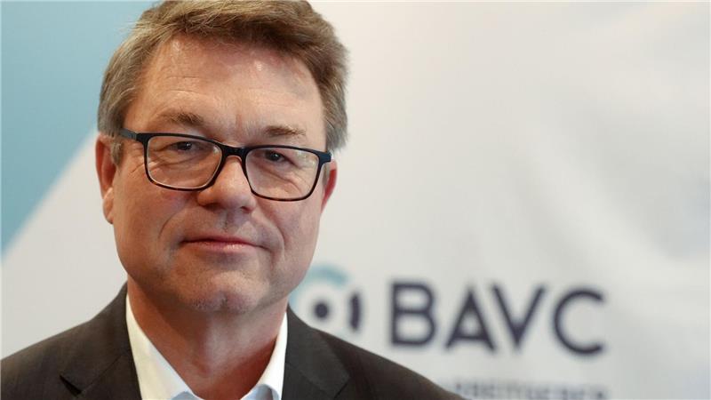 Matthias Bürk, Verhandlungsführer beim Arbeitgeberverband BAVC verweist auf die Krise der Chemiebranche (Archivbild)