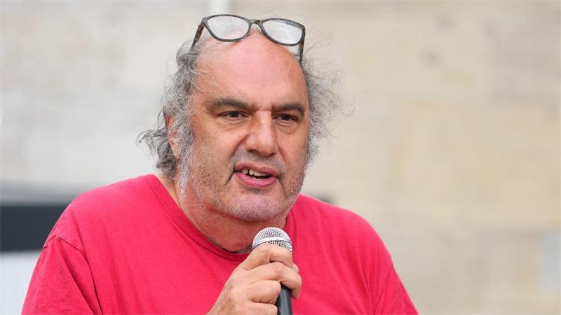 Planschen fürs Volk: Berliner Volksbühne wird zum Freibad Matthias Lilienthal ist der neue Intendant der Volksbühne.