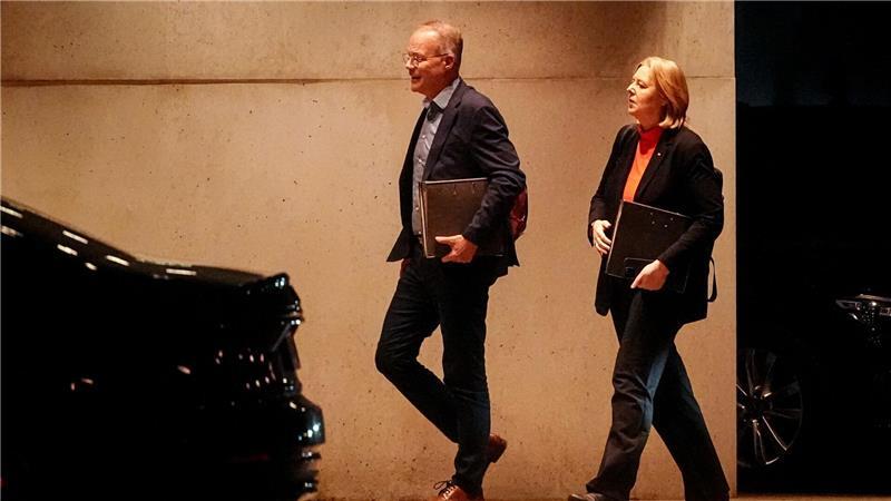 Koalition: Ergebnisse von Spitzentreffen am Morgen Matthias Miersch und Bärbel Bas von der SPD auf dem Weg ins Kanzleramt.