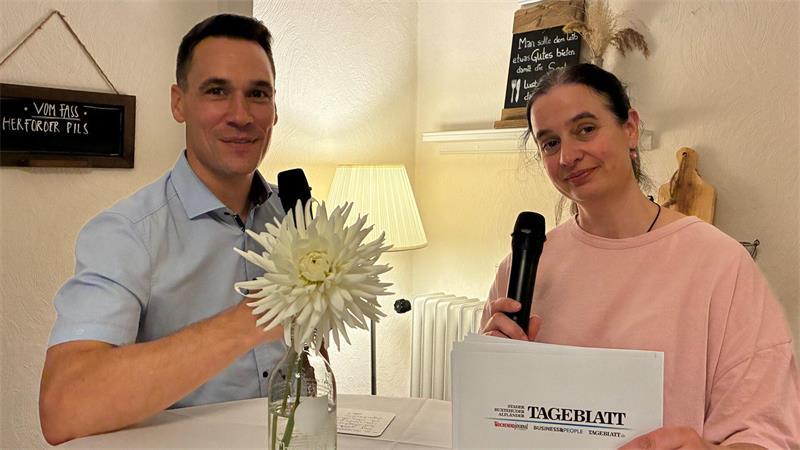 Matthias Reichert und Grit Klempow bei „Tante Hilda“.