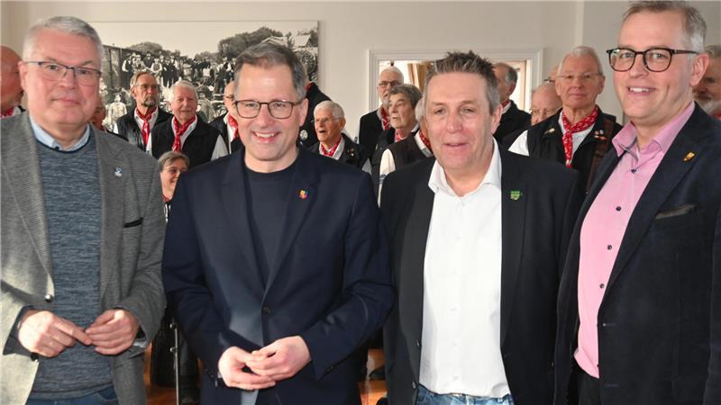 Liebeserklärung an die Heimat: Altländer haben jetzt eine eigene Hymne Matthies Riel, Kai Seefried, Timo Gerke und Knut Willenbockel proben für den Niedersachsenabend bei der Grünen Woche in Berlin (von links).