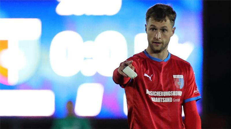 Matti Steinmann gestaltet im Mittelfeld das Spiel. Sein Einsatz stand bis kurz vor Anpfiff in den Sternen.