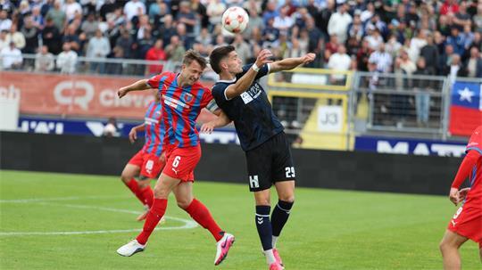 Matti Steinmann rückte nach der Verletzung von Nico von der Reith in die Innenverteidigung.