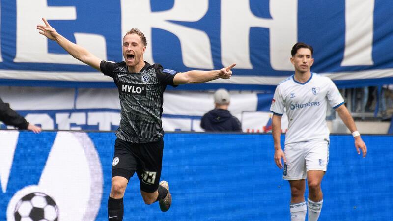 Aufsteiger Elversberg überrascht auch den 1. FC Magdeburg Maurice Neubauer (l) jubelt nach seinem Tor zum 2:0 bei Elversbergs Auswärtssieg in Magdeburg.