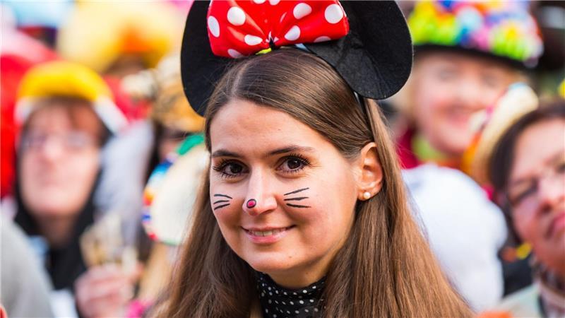 Maus-Kostüme waren schon immer - so wie hier bei einer Karnevalistin im Jahr 2018 - gefragt, liegen nun aber umso mehr im Trend. (Archivfoto)