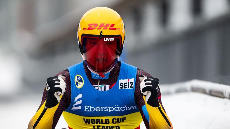 Rodler Langenhan siegt auch in Winterberg Max Langenhan jubelt in Altenberg über seinen Sieg.