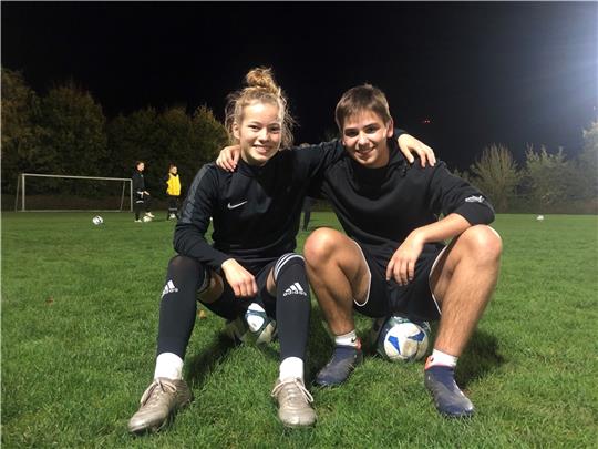 Max Nicolausen und seine Mitspielerin Jette-Käthe Kreymann: Die Mannschaft hat ihn von Anfang an unterstützt. Foto: Berlin