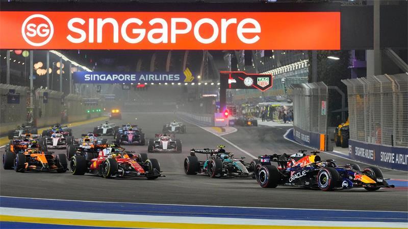 Verstappen krönt Jubiläum - Antonelli kommt WM näher Max Verstappen gibt in Singapur Gas.