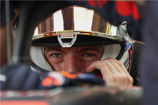Max Verstappen in seinem Auto.