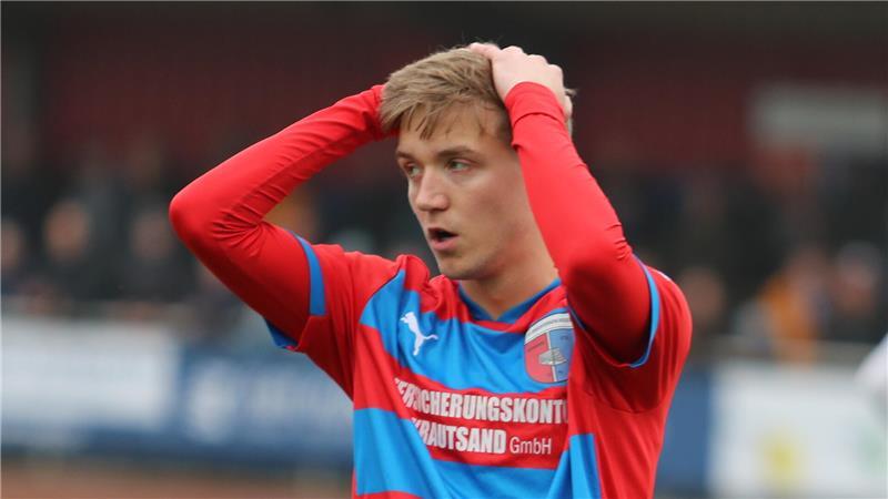 So wird aus D/A-Kapitän Nico von der Reith der Maskenmann Maximilian Geißen erleidet im Spiel in Emden ebenfalls einen Nasenbeinbruch. Er wird in diesem Jahr kein Spiel mehr bestreiten.