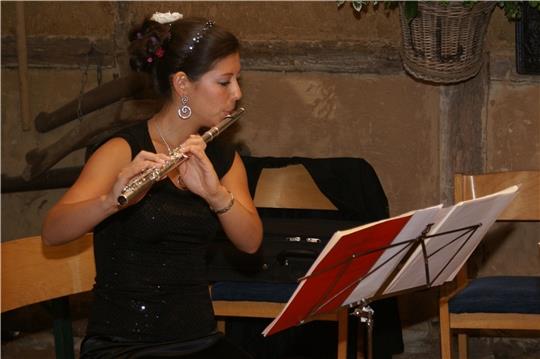 Mayumi George mit der Querflöte. Foto: Eckhard Jochim