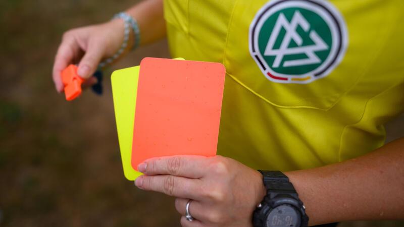 Zwei Platzverweise: BSV-Fußballer undiszipliniert Mazlum Tarkocin und Antonio Greco handelten sich beim BSV die Gelb-Rote (75.) und Rote Karte (90.+3) ein.