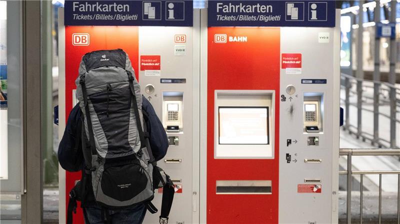 Mechanismus soll ab 2027 Preis für Deutschlandticket regeln Mechanismus soll Preis für D-Ticket regeln (Archivbild).