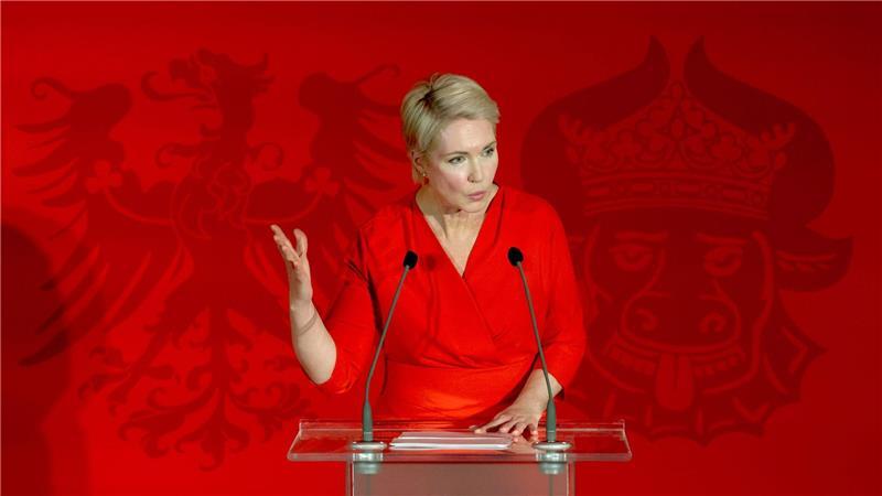 Mecklenburg-Vorpommerns Ministerpräsidentin Manuela Schwesig (SPD) hat eine aktive Verteidigung der Demokratie angemahnt. (Archivbild)