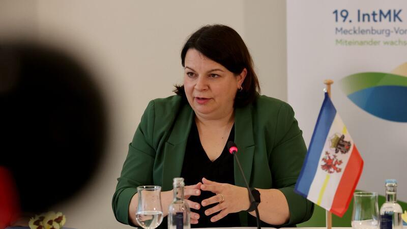 Ministerkonferenz: Integration wird immer wichtiger Mecklenburg-Vorpommerns Sozialministerin Stefanie Drese hatte zur Integrationsministerkonferenz nach Warnemünde geladen.